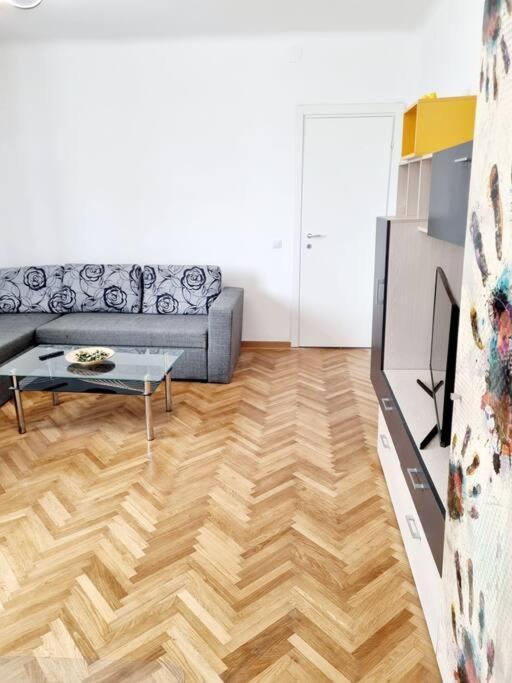 Cozy Apartment Near City Center Bucarest Exterior foto