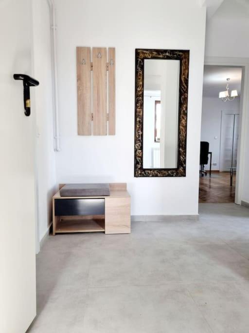 Cozy Apartment Near City Center Bucarest Exterior foto